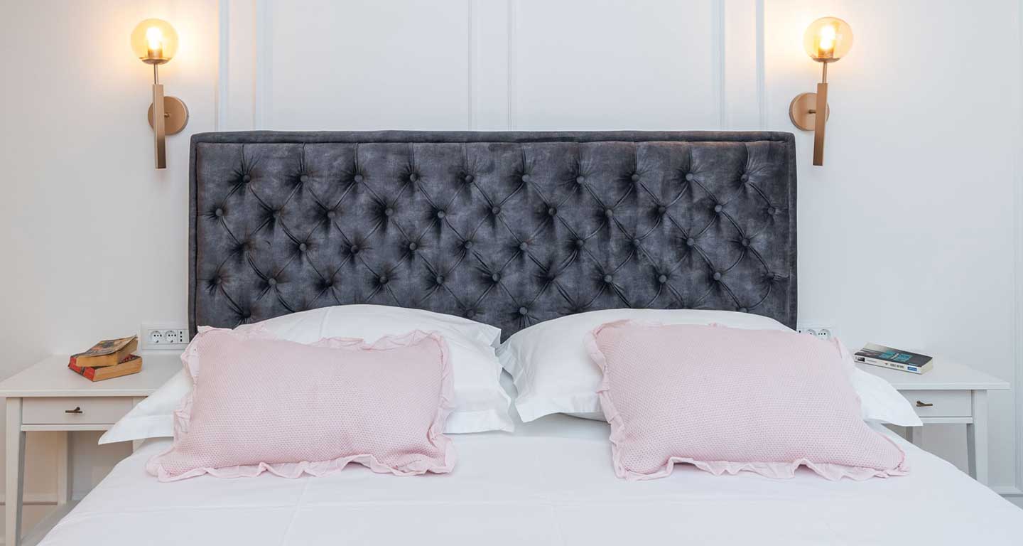 king-size-bed-villa-aura